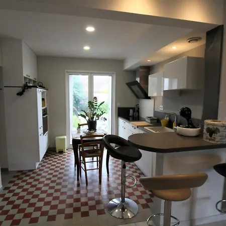 Pau, 4 Pièces, 5 Personnes - Fr-1-384-783 *