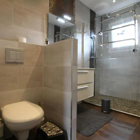 Casa vacanze Pau, 4 Pièces, 5 Personnes - Fr-1-384-783 Pau