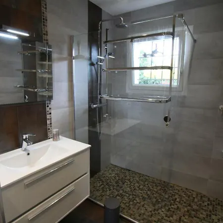 Pau, 4 Pièces, 5 Personnes - Fr-1-384-783 *