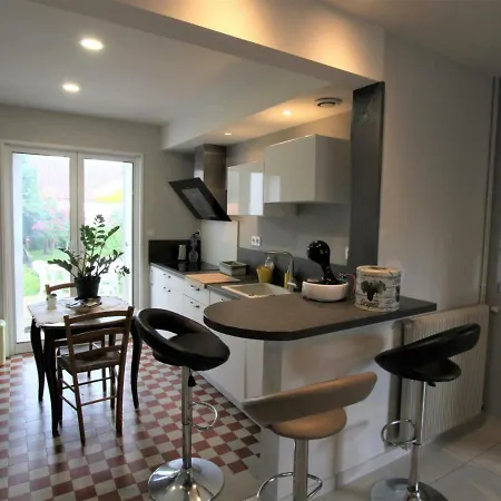 Pau, 4 Pièces, 5 Personnes - Fr-1-384-783 Pau